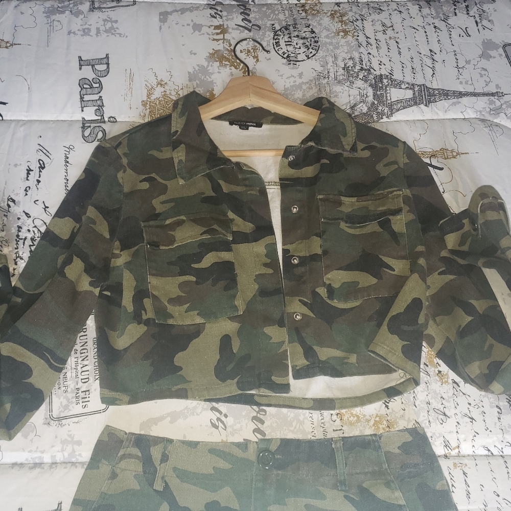 - Camouflage set